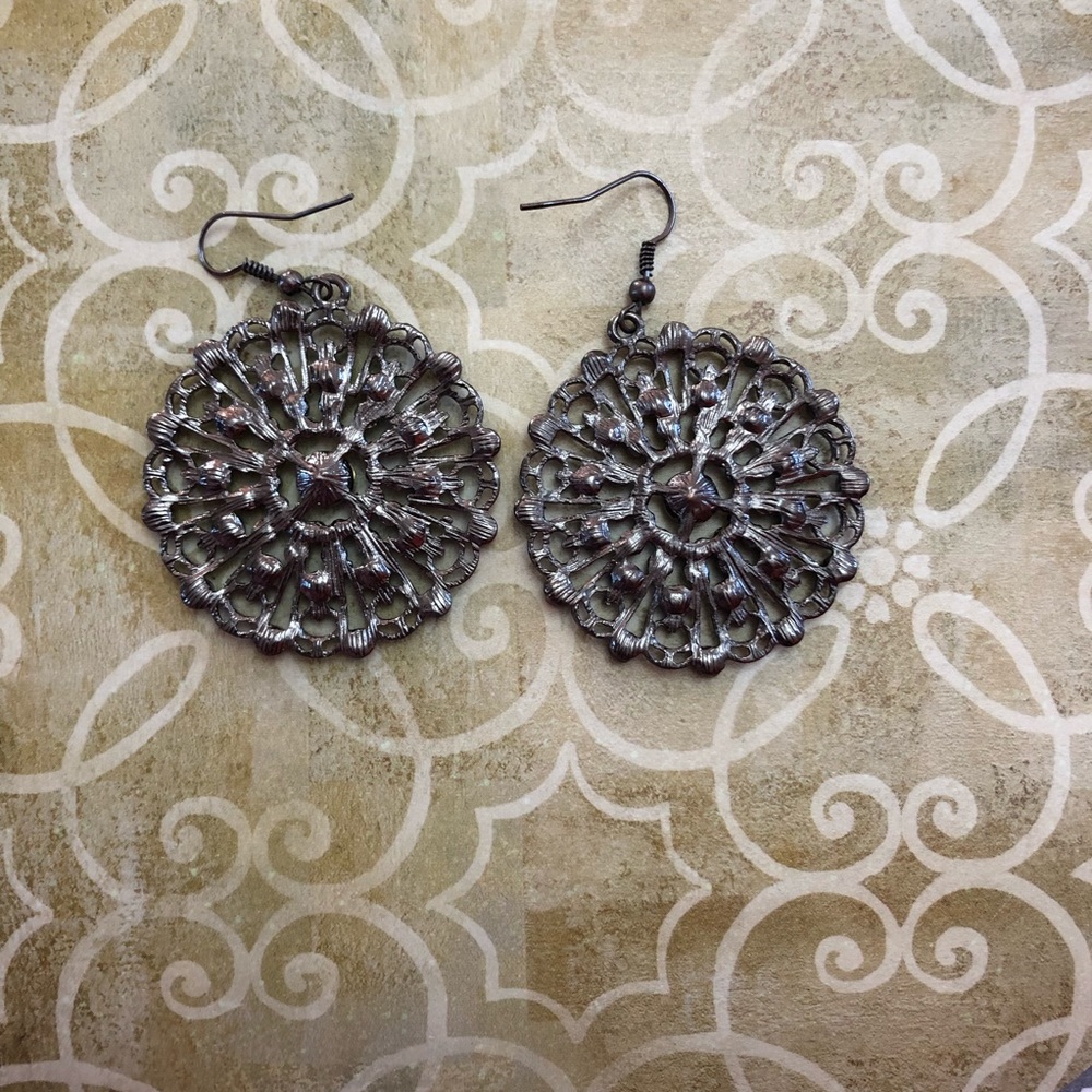 Red earrings - Picture 3 of 3